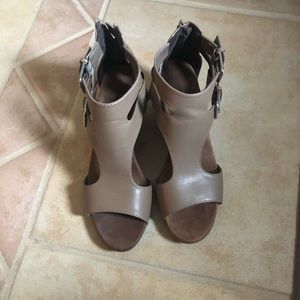 Croft and barrow ortholite tan wedge heal shoes
